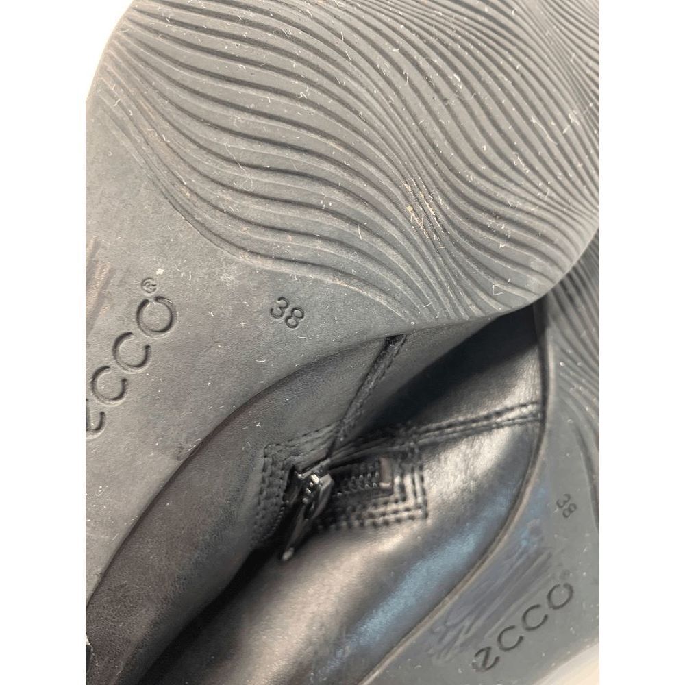 ECCO Black Boot - Picture 6 of 10